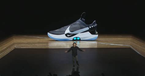 Nike kondigt ‘smartschoen’ aan met zelfstrikkende technologie